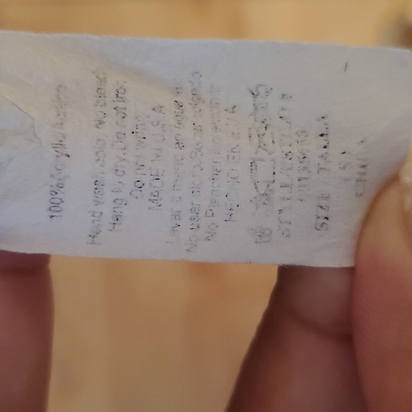 Fashionnova - Warm & Cozy knitted Vneck sweater - Picture 4 of 4